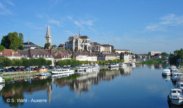 Auxerre vom Boot aus
